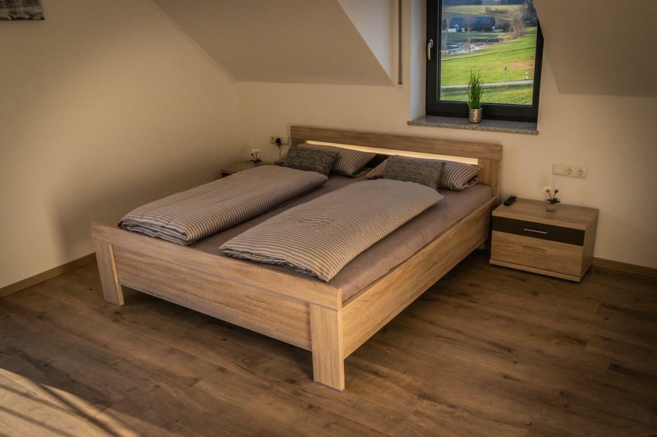 Landhaus Ferienwohnungen Mit Pool Und Wellness Neukirchen-Balbini Экстерьер фото