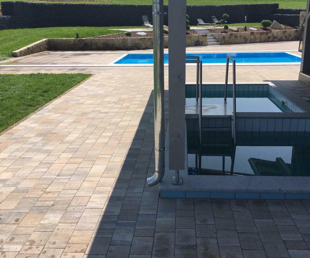Landhaus Ferienwohnungen Mit Pool Und Wellness Neukirchen-Balbini Экстерьер фото