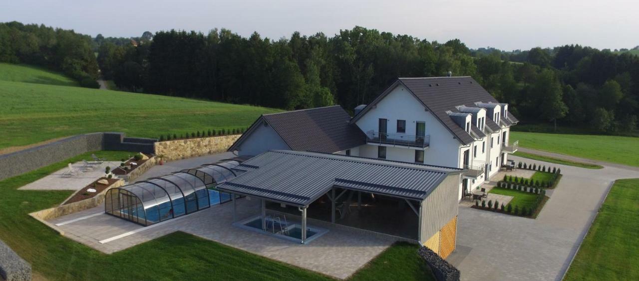 Landhaus Ferienwohnungen Mit Pool Und Wellness Neukirchen-Balbini Экстерьер фото